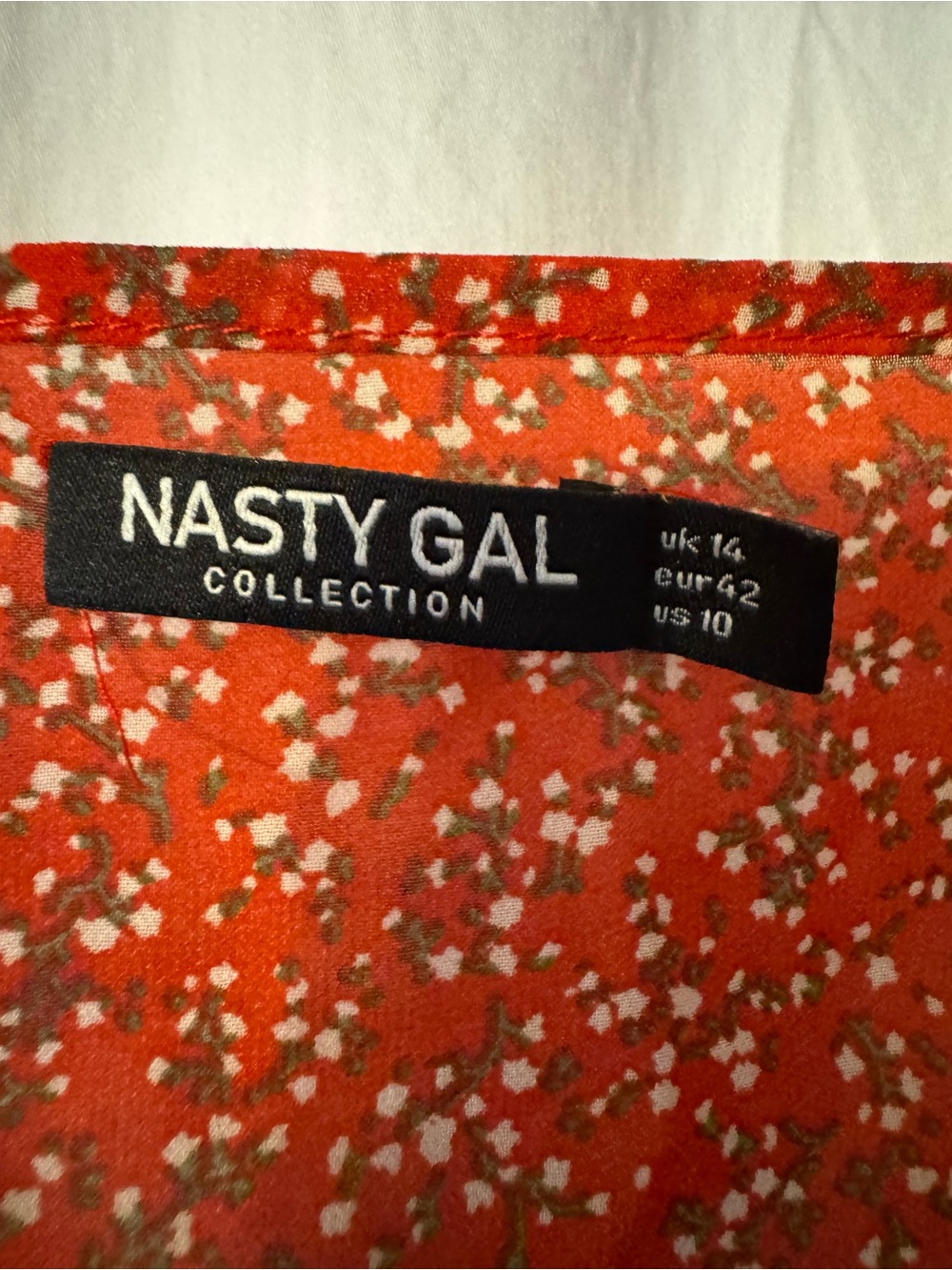 Nasty Gal Red Floral Ruffle Peasant Button Top. Size 10, Just adorable 🥰 - Picture 4 of 15